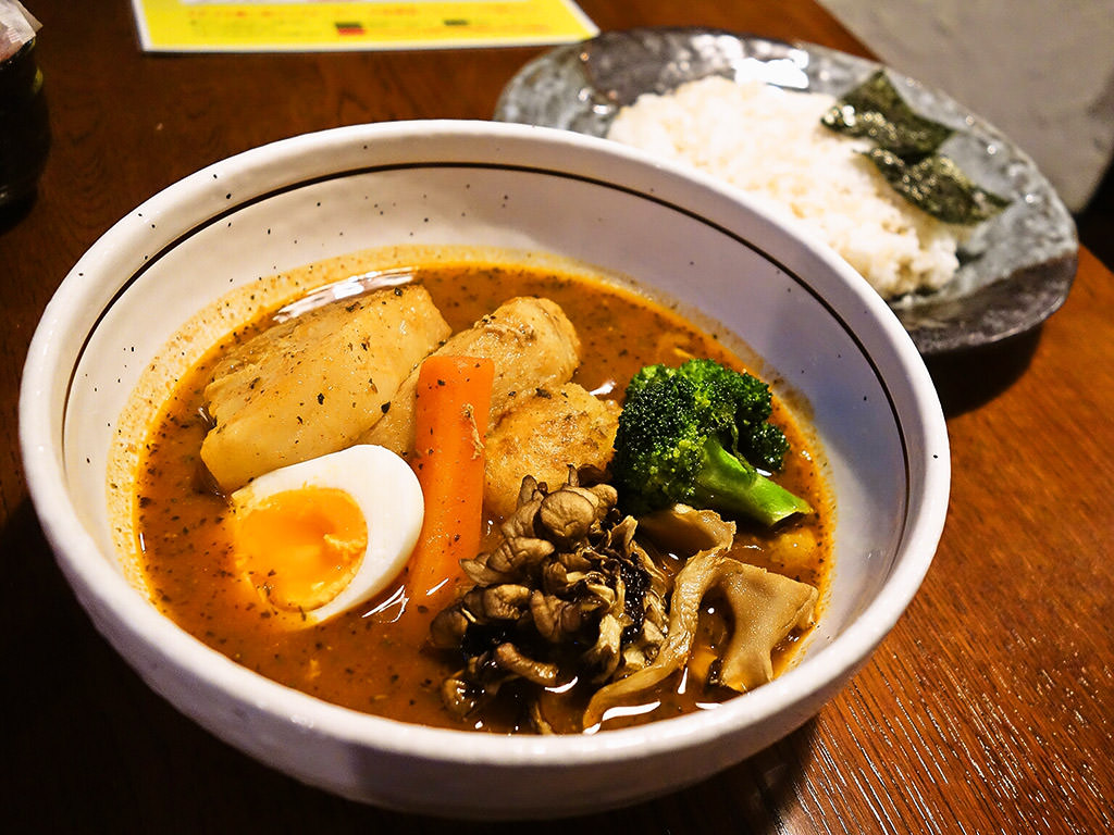 札幌らっきょ (本店)「道産もち豚角煮と愛別舞茸スープカレー」