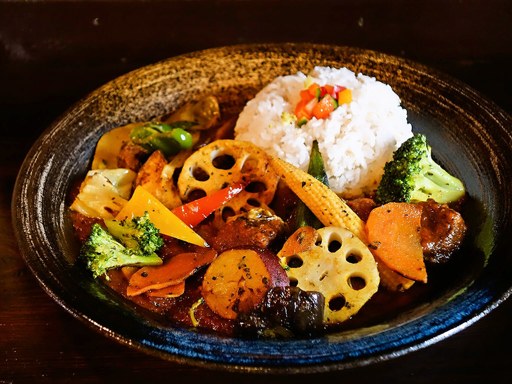 Mikazuki Curry SAMURAI.原点「赤ワイン仕立てのラムカレー(＋一日分の野菜)」 画像5