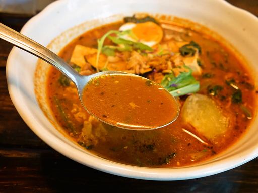 Curry Store 万屋マイキー (北1東7に移転済)「ほぐしチキンと豆腐のヘルシースープカレー」 画像5