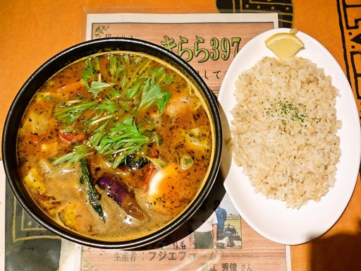 CHUTTA！ 南郷店「知床鶏の塩唐揚げ彩り野菜カレー」 画像3