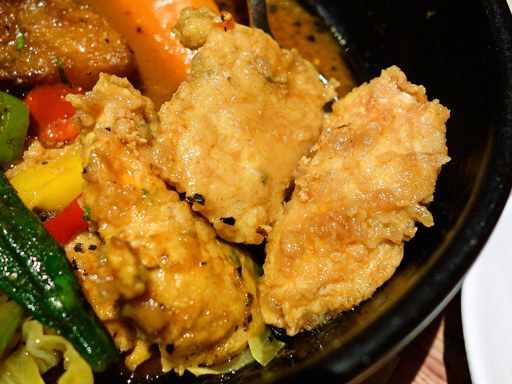 CHUTTA！ 南郷店「知床鶏の塩唐揚げ彩り野菜カレー」 画像9