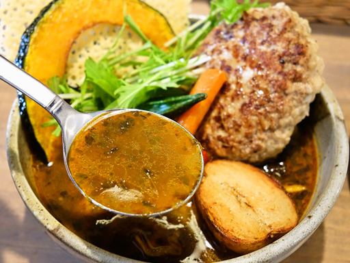 スープカレー カイエン オルタナ「たっぷり肉汁のホエー豚ハンバーグスープカリー」 画像6