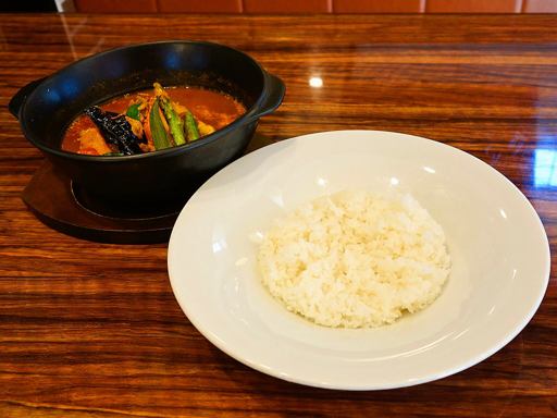 スープ咖喱＆カレーラーメン 天馬 札幌厚別店「骨付チキンとたっぷり野菜のスープカレー」 画像4