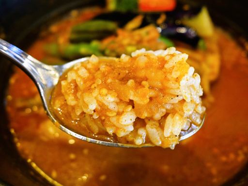 スープ咖喱＆カレーラーメン 天馬 札幌厚別店「骨付チキンとたっぷり野菜のスープカレー」 画像6