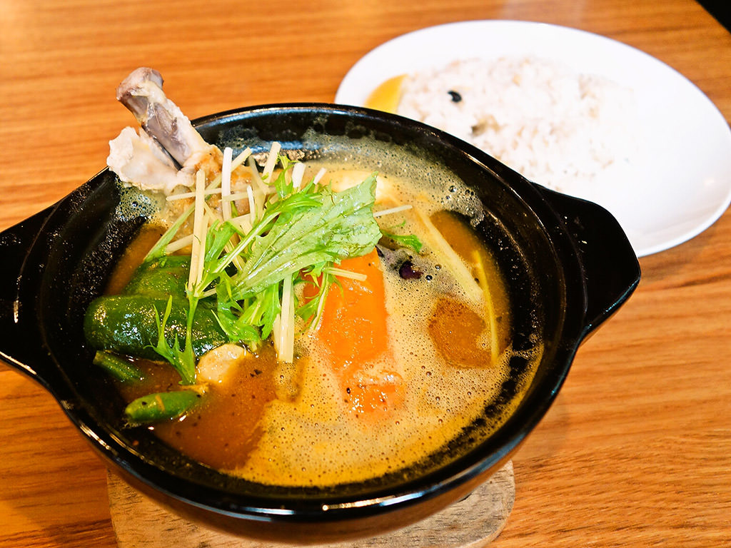 Curry Shop ALLEGLA(アレグラ)「スープカレー 骨付きチキン」