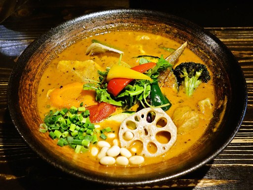 Rojiura Curry SAMURAI. (路地裏カリィ侍.) 平岸総本店「チキン1/2と豚角煮と一日分の野菜20品目」 画像3