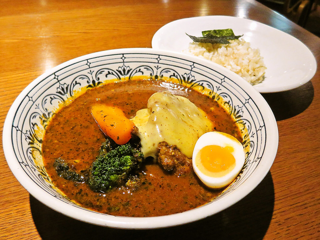 札幌らっきょ (本店)「手作りハンバーグとゴーダチーズスープカレー」