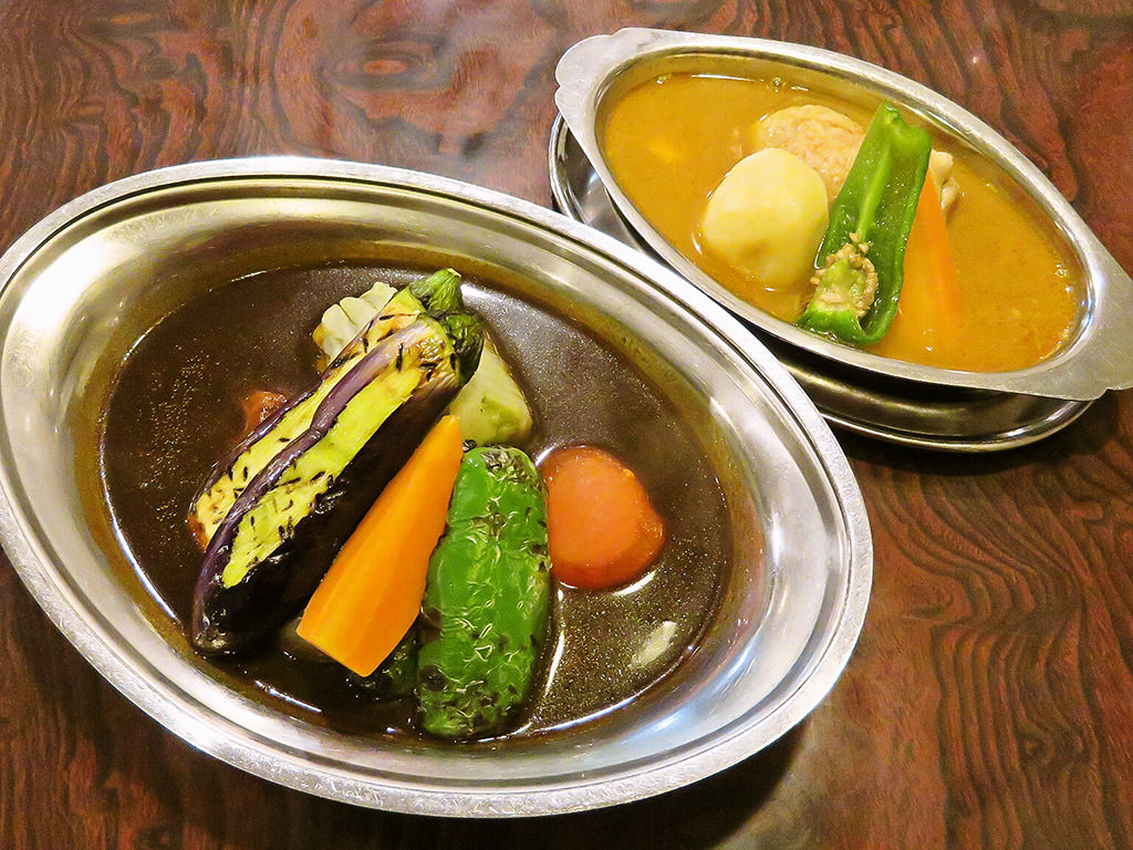 DELHI カレー料理専門店 デリー「チキンスープ・鶏肉 ＆ カシミールカレー・野菜」