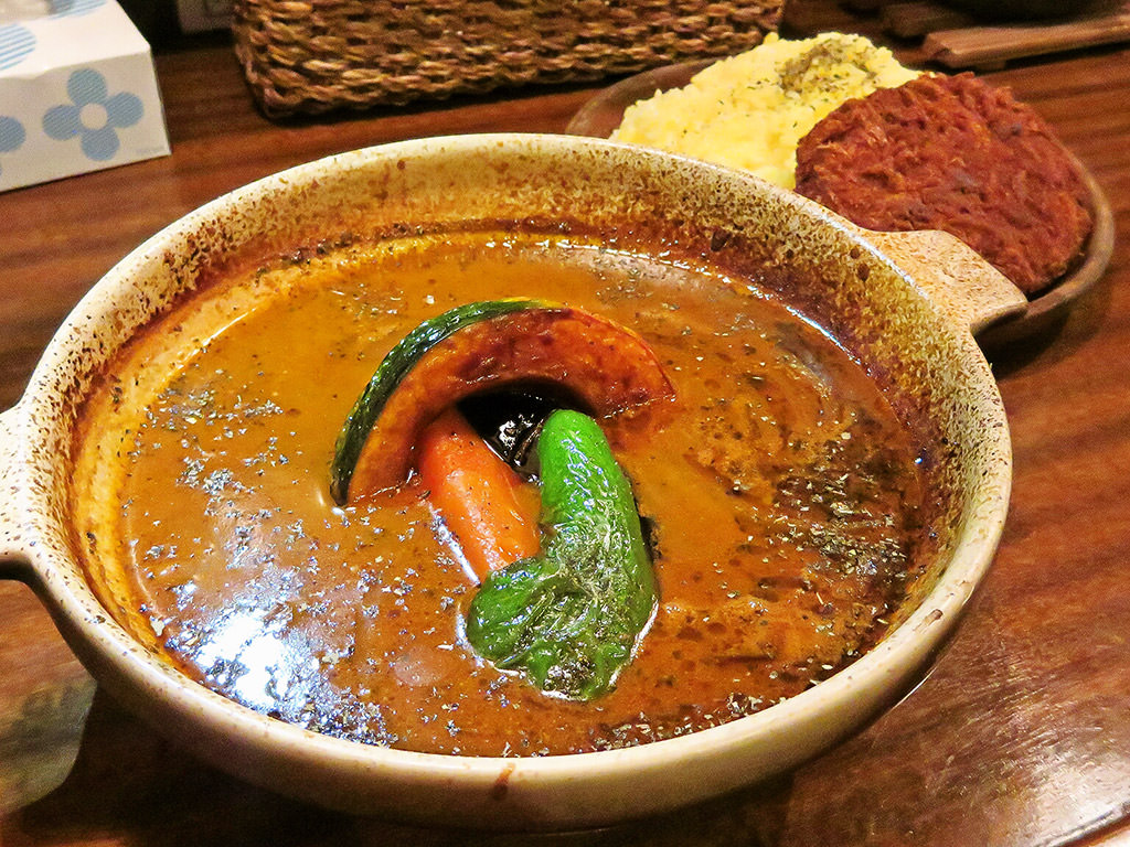 curry kitchen SPICE POT! スパイスポット「ジャンボメンチカツ＆野菜のカレー」