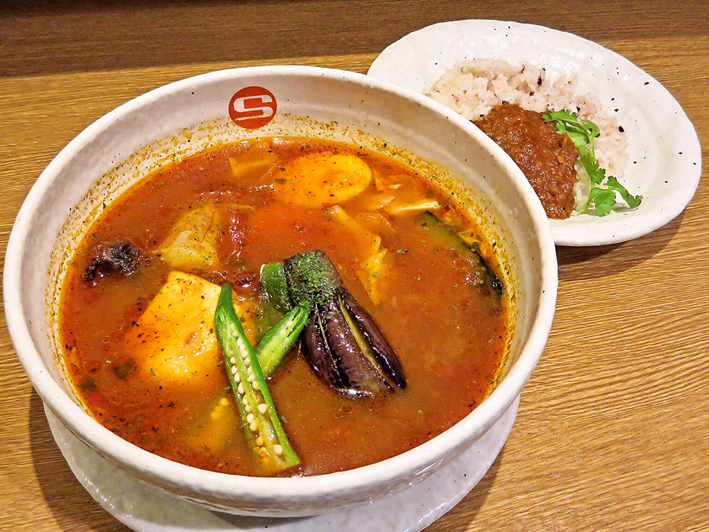 カレーショップ エス (CURRY SHOP S)「タンドリーチキンと野菜のカレー」