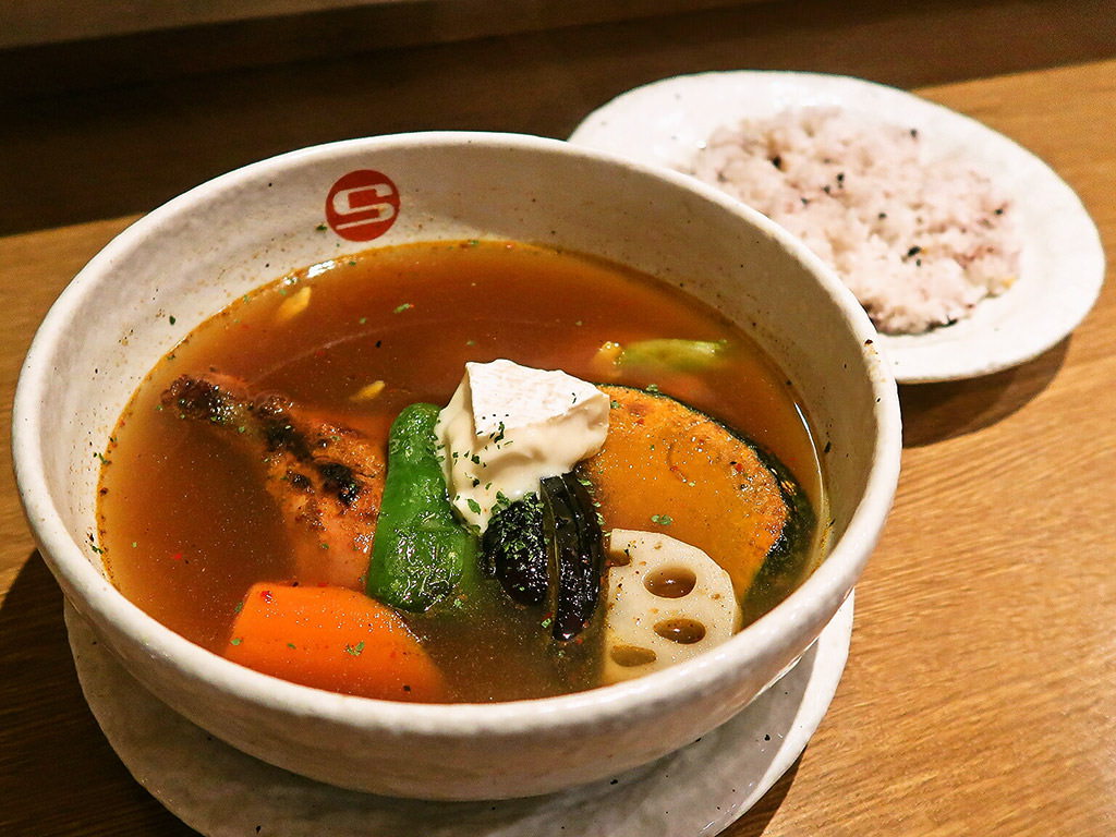 カレーショップ エス (CURRY SHOP S)「タンドリーチキンと野菜のカレー」