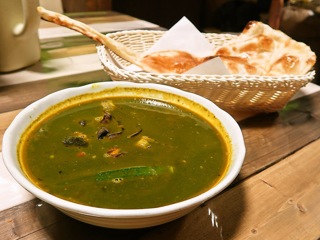 アジアン食堂 SURYA スーリヤ (野幌店)「サグマトングリーンスープカレー」