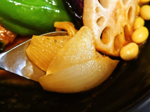 Rojiura Curry SAMURAI. (路地裏カリィ侍.) 平岸総本店「チキン1/2と豚角煮と一日分の野菜20品目」 画像14