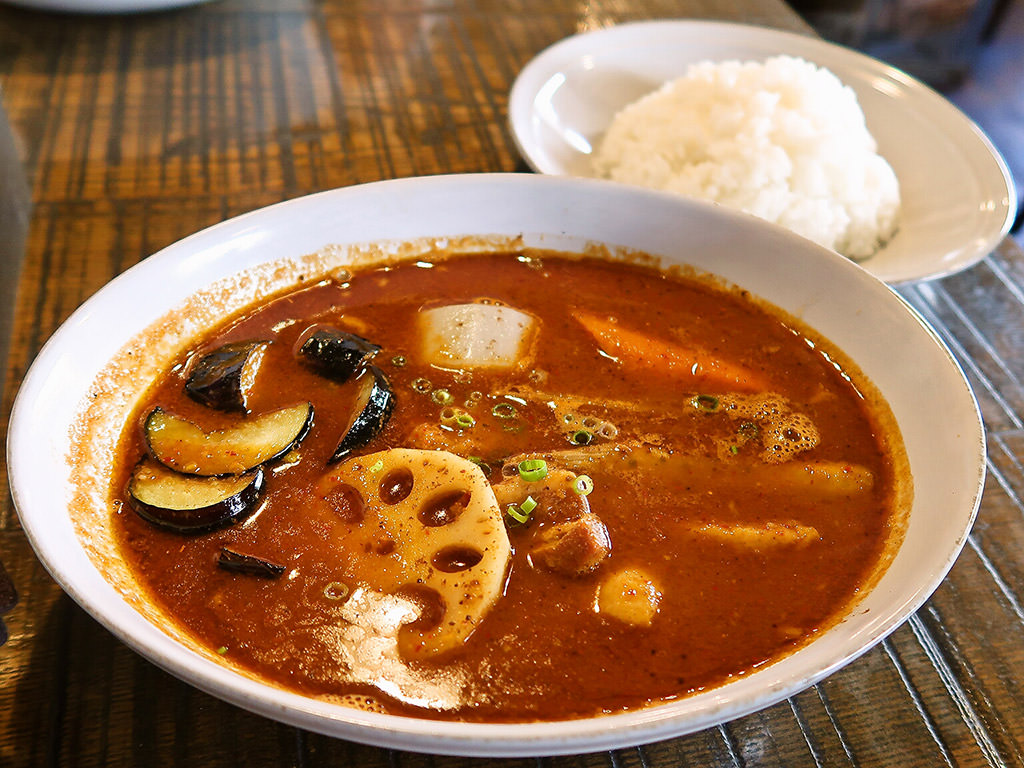 曉 AKATSUKI CURRY (暁カリー)「豚角煮と根菜」