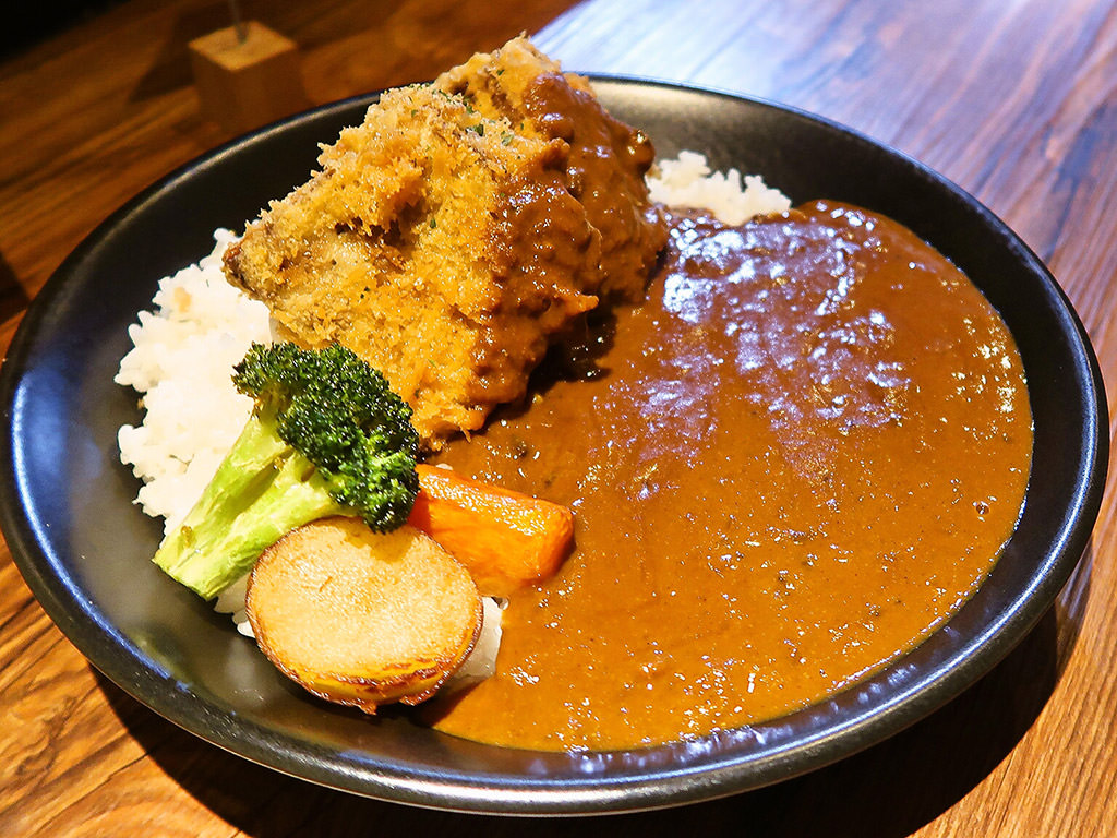 エイトカリー E-itou Curry「柔らか角煮カツのカレー」