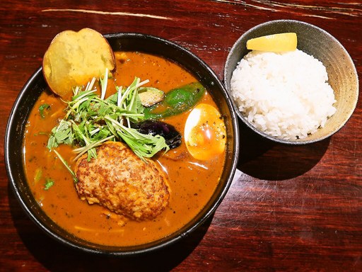 スープカリー 奥芝商店 駅前創成寺「ラベンダーポーク100%鉄板焼きハンバーグカリ～」 画像5