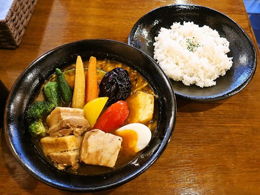 北カフェ sweets & soup curry (中央区・西線9条そばに移転OPEN)「豚角煮と野菜たっぷり」 画像3