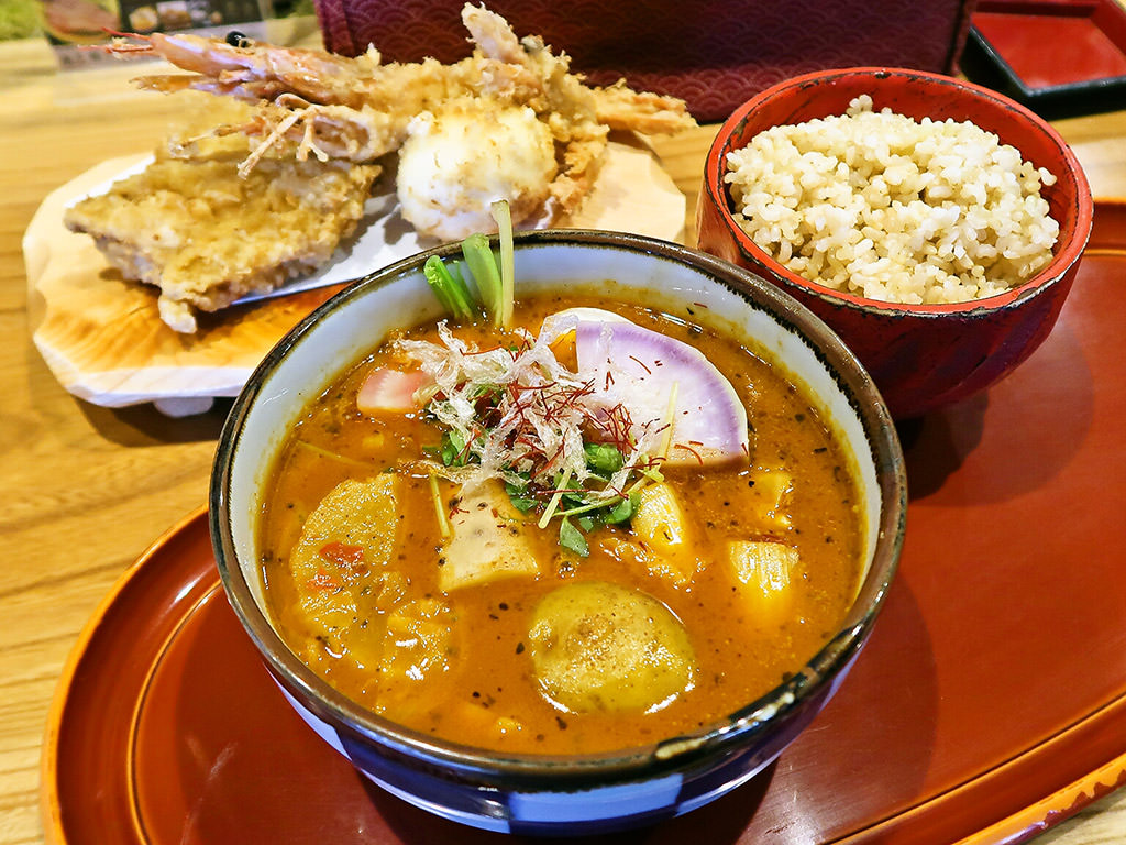 スープカリー 奥芝商店 おくしばあちゃん「おばぁのよそ行き天ぷらカリー」