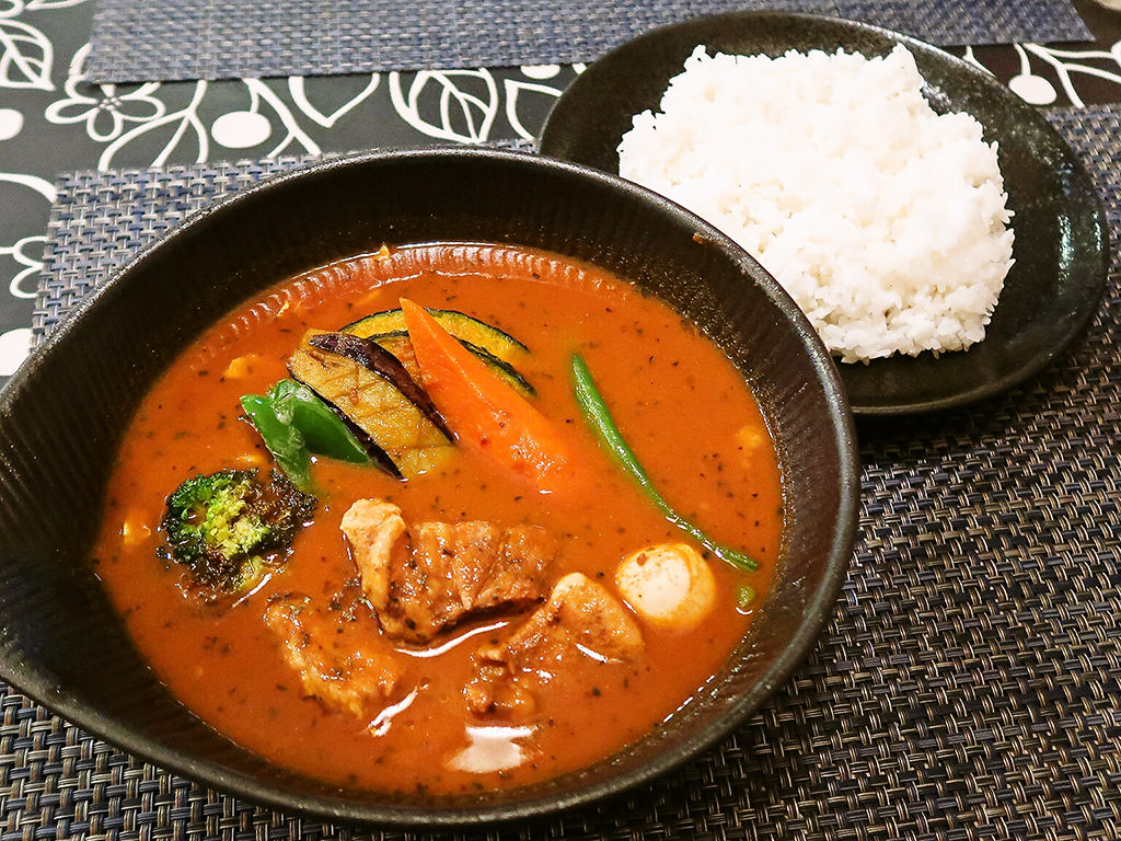 lavi de Cafe ラソラ店「角煮 to 野菜カレー」