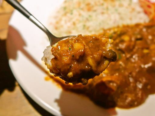 円山教授。「しびれ鶏カレー」 画像11