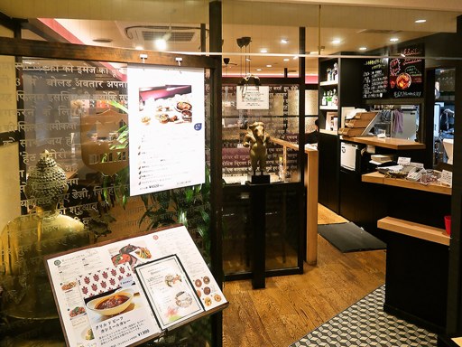 デリー DELHI 銀座店「お好み三種カレー：コルマカレー＆カシミールカレー＆ベジタブルカレー」 画像1