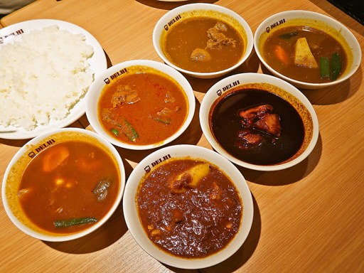 デリー DELHI 銀座店「お好み三種カレー：コルマカレー＆カシミールカレー＆ベジタブルカレー」 画像20