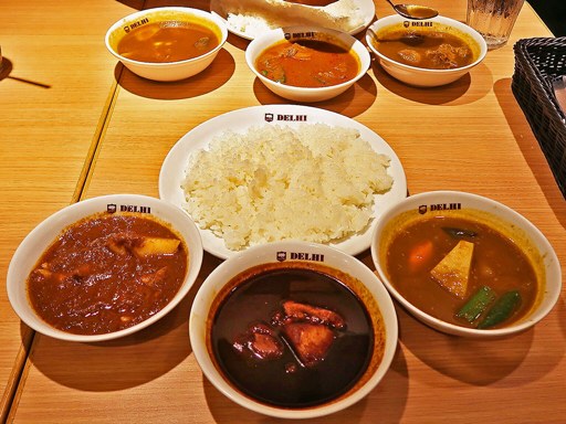 デリー DELHI 銀座店「お好み三種カレー：コルマカレー＆カシミールカレー＆ベジタブルカレー」 画像21