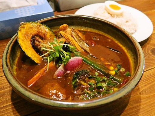 SOUP CURRY ポニピリカ「皮がパリッとしたチキンと野菜のカレー」 画像8