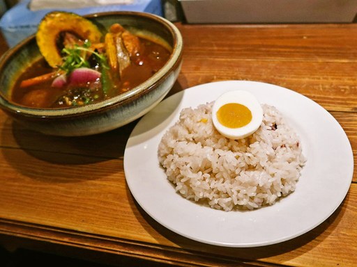 SOUP CURRY ポニピリカ「皮がパリッとしたチキンと野菜のカレー」 画像9