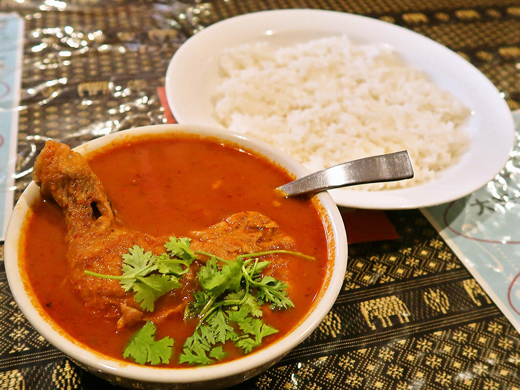 タイ風カレー スリヨタイ「大辛チキンカレー」