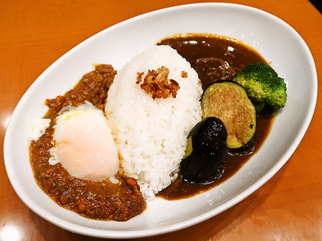 スープカレーとカレーの店 天馬 札幌ステラプレイス店「ビーフカレー＆キーマカレー」