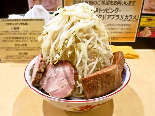 らー麺 シャカリキ「正油(＋ヤサイマシマシ＋豚の角煮)」