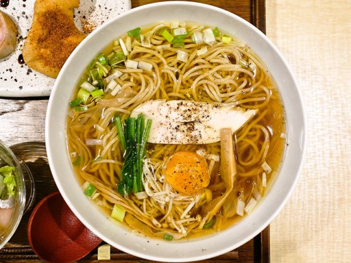 西洋料理・麺 nouille ヌイユ「醤油 拉麺」