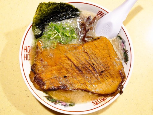 博多だるま NORTH JAPAN (3/26の営業をもって閉店)「博多濃厚豚骨 豚トロ肉盛りラーメン」