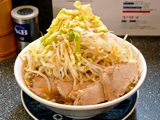 ら～めん 山次郎「ラーメンブタマシ(＋ヤサイマシマシ)」