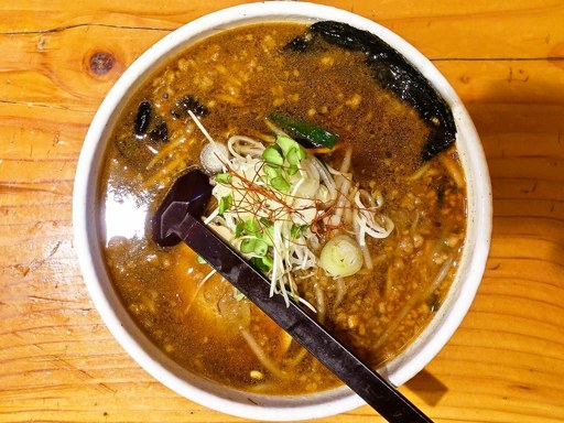 麺処 白樺山荘 真駒内本店「醤油ラーメン 辛口(激)」