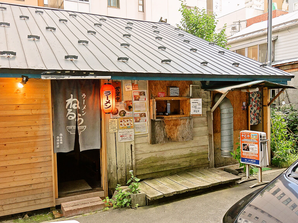 店舗外観:ラーメン ねるら