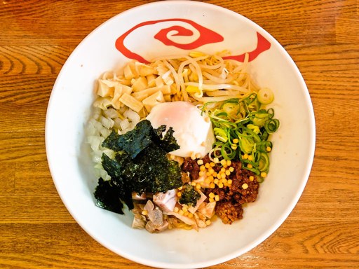 麺屋 169「ちょっと辛いまぜ麺(温泉玉子付き)」