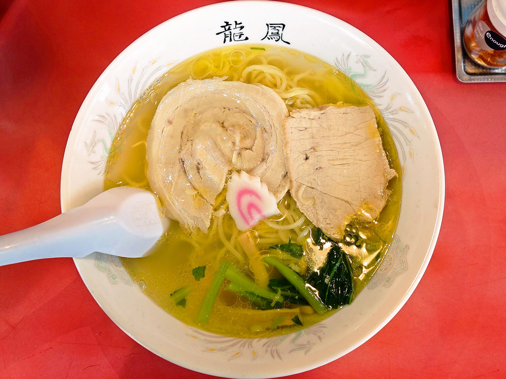 黄金塩ラーメン 龍鳳 (大門横丁店)