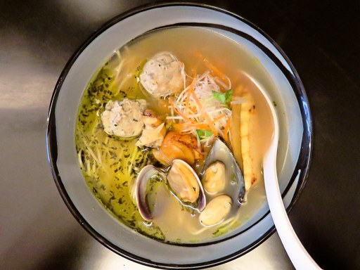 ラーメン ツバメ「貝と豚の塩ラーメン 洋風アレンジ」