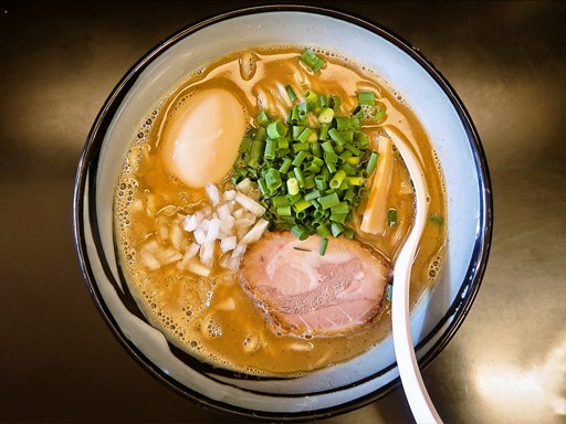 ラーメン ツバメ「和風鶏豚骨白湯」