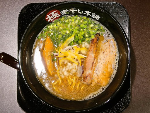 煮干しラーメン山岡家 狸小路4丁目店 (旧:極煮干し本舗)「魚介煮干しラーメン」