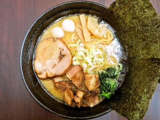 らーめん たく家 (11/28の営業で閉店)「豚骨醤油(＋コロチャ)」