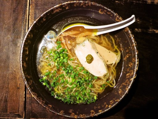 麺部屋 綱取物語 菊水店「冷たいらーめん 柚子胡椒添え(「ご注文はうさぎですか?」コラボ)」