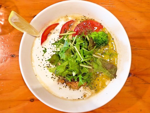 麺や 亀陣「トマトとチーズのクリームぱいたん」