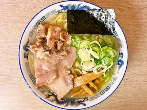 十勝ラーメン 赤のれん ぶんぶん亭「とろ肉コラーゲンラーメン しお」